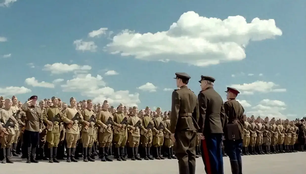 苏联打完二战，枪弹堆积如山，半卖给志愿军，为何没给AK47