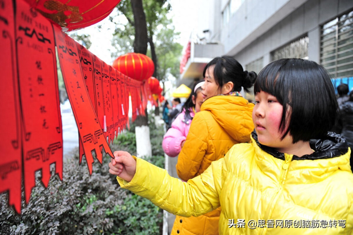 搞笑谜语：小胖子，穿麻衣，红衫白肚躲壳里（打一农作物）