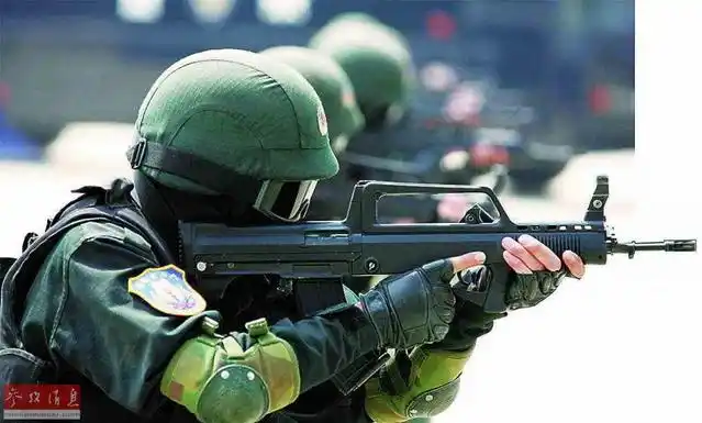 枪械图片_M249班用自动武器_M27自动步枪