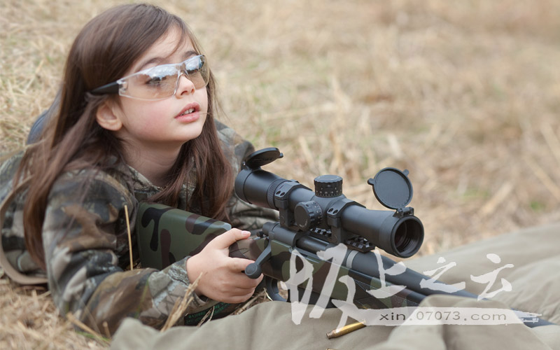 CF热门神器与冷门武器对比_AK47与AK74现实差距_穿越火线雷神火麒麟