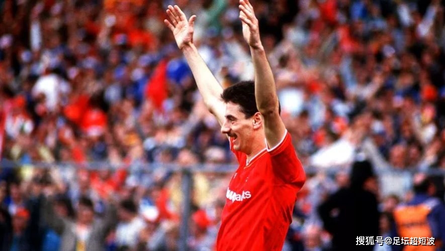 英国足球历史最佳球员_足球明星排名世界前十_英国足球名人堂球员