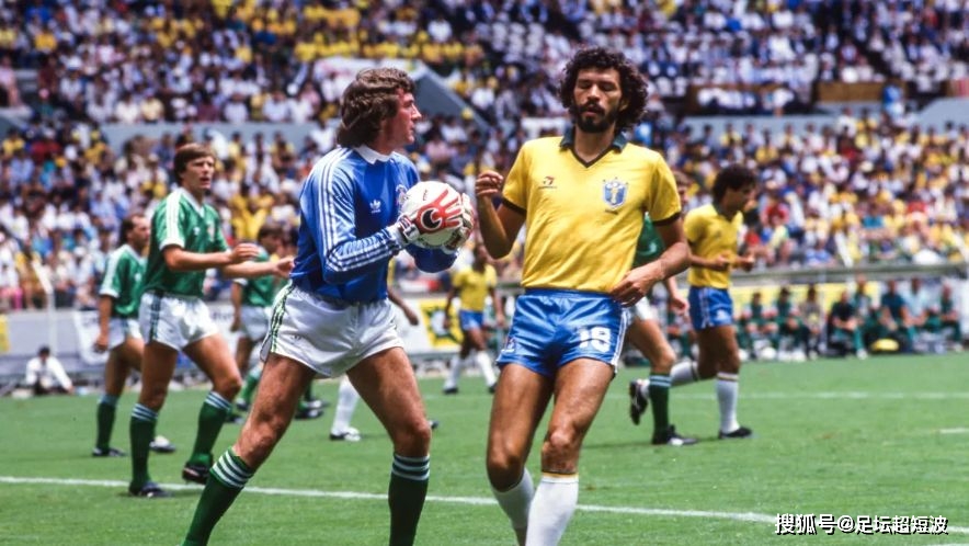 足球明星排名世界前十_英国足球名人堂球员_英国足球历史最佳球员