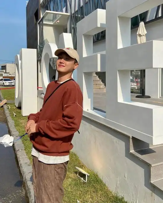 冬季清爽穿搭_炫舞男生衣服搭配_去油少年感