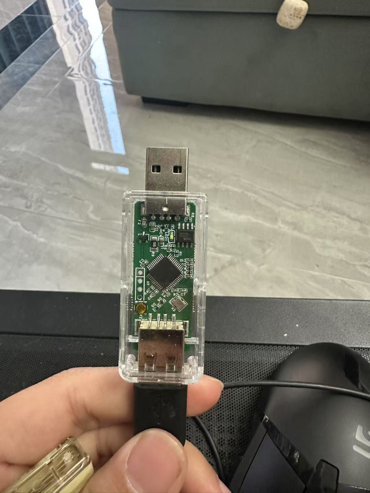 易语言穿越火线外挂_穿越火线外挂犯罪打击 崇明警方捣毁外挂团伙 CF设备锁保护账号安全