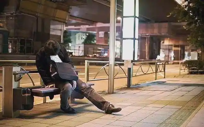 东亚人生活压力大的背后原因探析