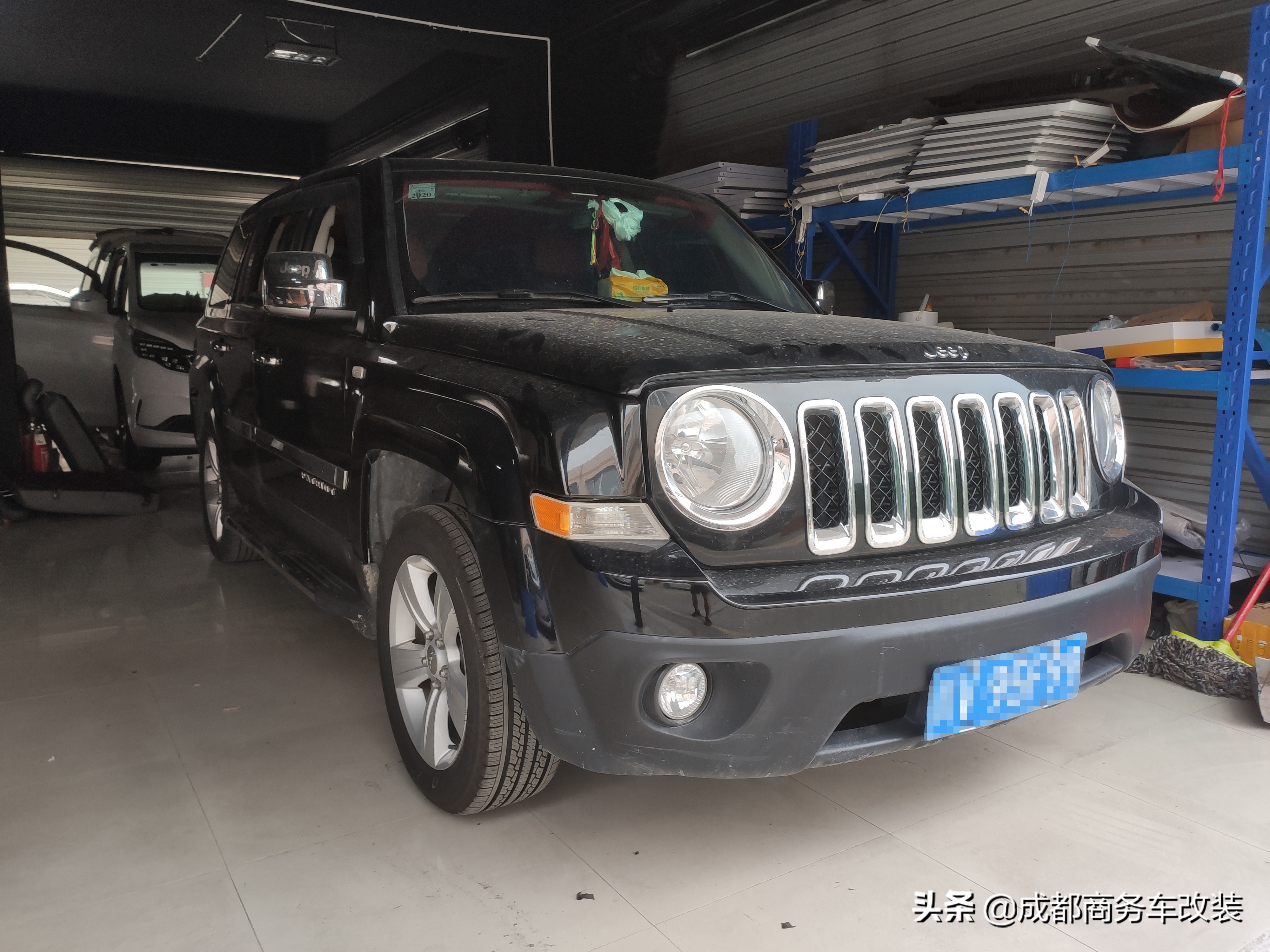开了快8年的吉普自由客翻新内饰，彻底解决掉异味，驾驶更舒适