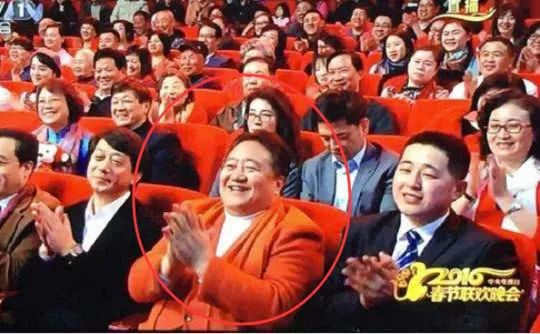 霸屏春晚19年的“笑脸哥”，今年没见着？原来……