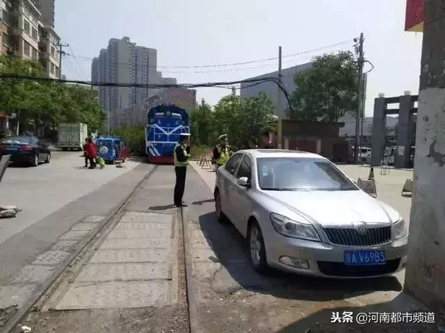 吵架情侣逼停火车!在铁道边做这些事儿,可能坐牢丢命!