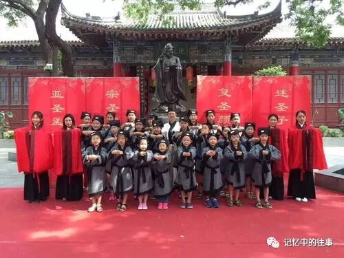 【今日七夕】七月七日七夕情，祝福送给天下人，年年岁岁手相牵，朝朝暮暮共白头！