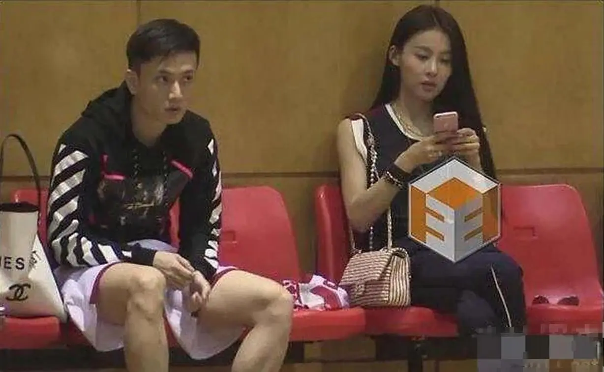 贾青 演艺生涯 跌宕起伏_天龙八部贾青洗澡