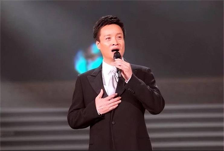 阎维文现状：曾在春晚出尽风头，如今没资格露脸，导演选人惹争议