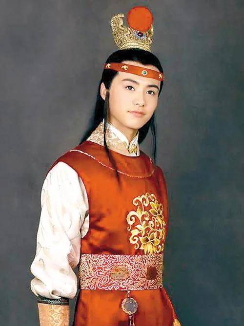 8位男星男生女相，有的越来越娇俏，有的成油腻大叔，长发遭人嫌
