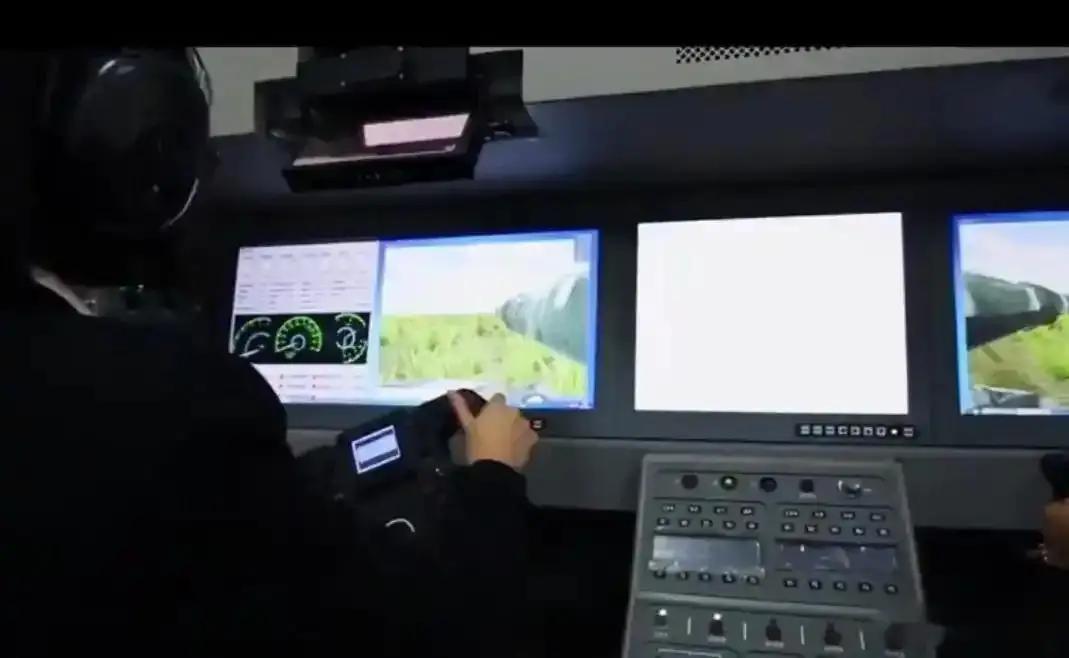 铁坦克玩具_中国新一代战车_双离谱坦克