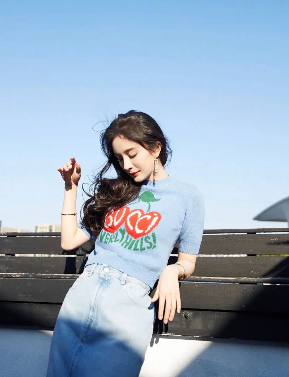 杨幂李佳琦直播间穿搭_杨幂直播间_杨幂直播造型分析