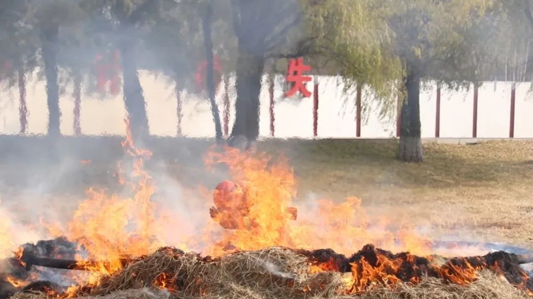 火场心理行为训练_穿越火线真人版_模拟真实火场环境