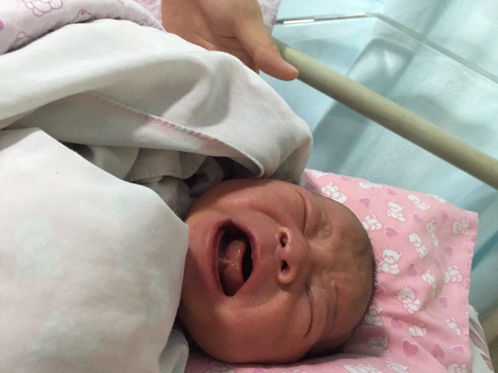 新生儿打喷嚏不需要担心_新生儿生理性体重下降怎么办_三四个月内婴儿都打喷嚏吗