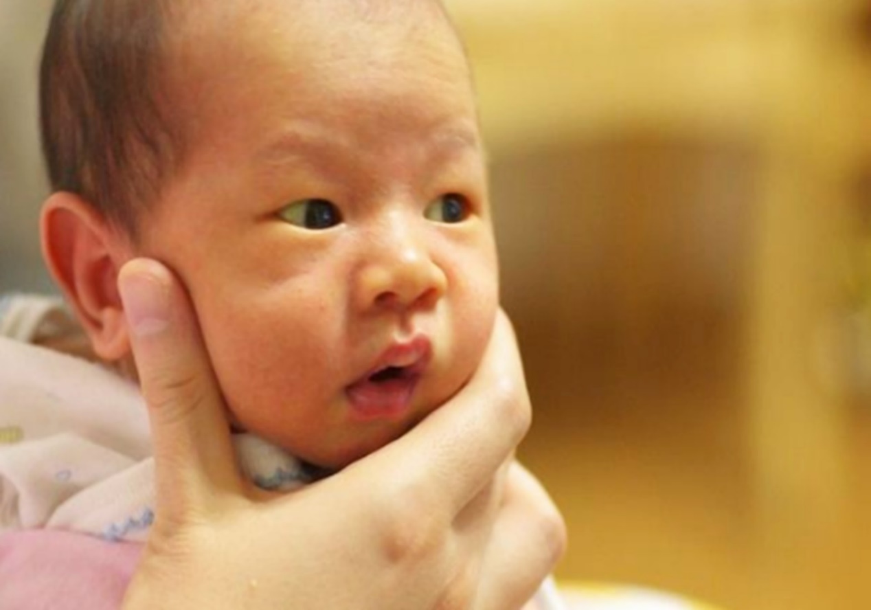 新生儿打喷嚏不需要担心_新生儿生理性体重下降怎么办_三四个月内婴儿都打喷嚏吗