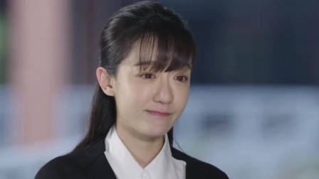 碰瓷党遇上女司机，别以为不敢撞你，男子当场被活活撞飞！