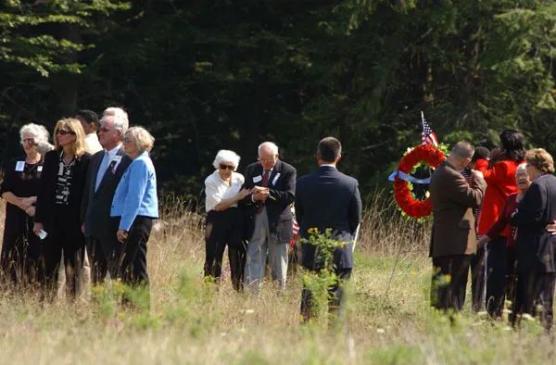 911事件幸存消防员_9·11事件亲历者故事_《坠落与重生：9·11的故事》真实记录